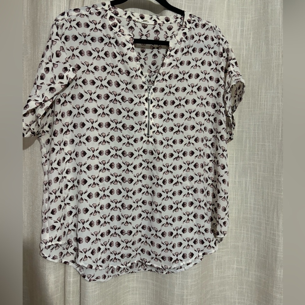 White blouse with zipper front and purple design